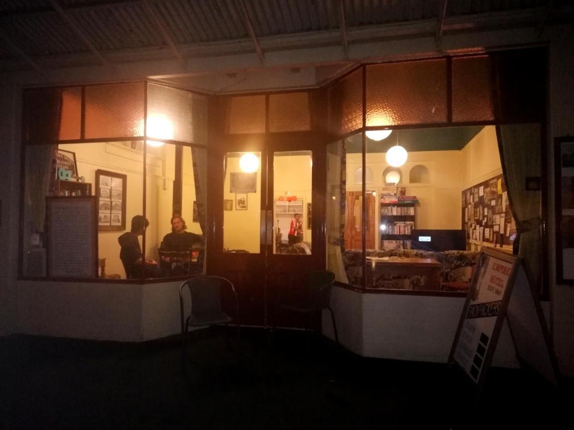 Empire Hotel Backpackers Oamaru Zewnętrze zdjęcie